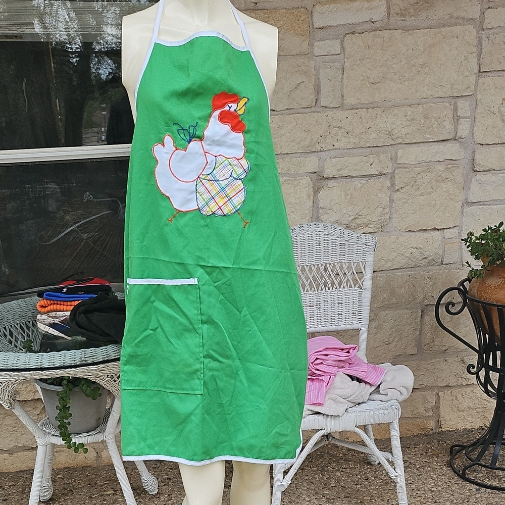 Green Cotton Farm Apron With Large Pocket Chicken Applique Initial M Logo Maker